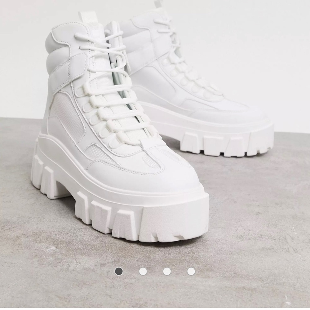 I bought this boot bring new  I just sell it cause I need cause I need some cash